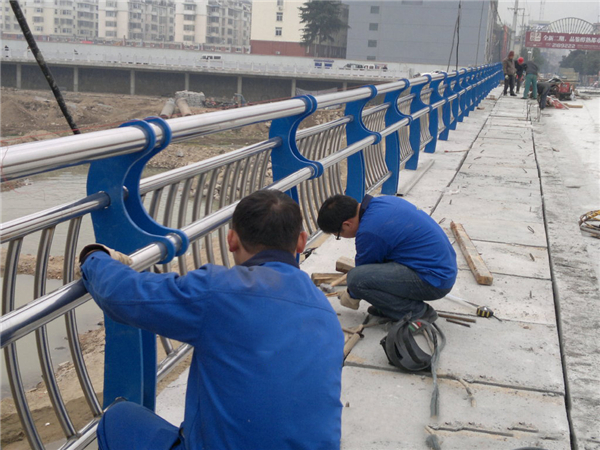 佳木斯不锈钢河道护栏的特性及其在城市景观中的应用